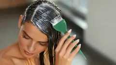 Jasné línie namiesto škvŕn: Ako správne pripraviť pokožku a vlasy na farbenie