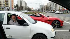 Krátka historka: V kolóne som sa cítil ako čudák, kým vedľa mňa nezastalo niečo