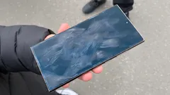 Na displeji každého smartfónu je ochranná vrstva, ktorá sa časom zotrie: na čo slúži a ako ju obnoviť