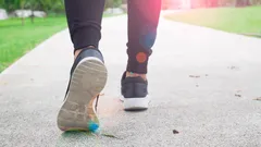 Koľko treba denne chodiť, aby ste mali ploché brucho: odpoveď skúseného trénera