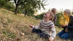 Životná historka: Pod jabloňou som vykríkla a dedov vtip mi zmenil deň