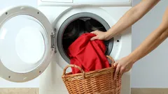 Ako si vyrobiť jednoduchý domáci prací prostriedok zo 4 surovín, ktorý naozaj funguje