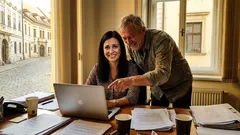 Krátka historka: V kancelárii padla nevinná otázka. Zrazu som nevedela, či sa smiať