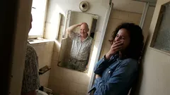 Krátka poviedka: Každé ráno sa postavím pred zrkadlo a čakám, čo mi povie