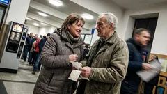 Krátky príbeh: Na stanici sme sa všetci smiali, kým starý pán nepovedal jednu vetu