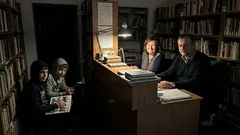 Životná historka: James mi zašepkal, že v knižnici sú zlodeji. Potom sa usmial