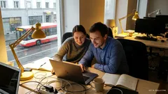 Životná historka: Jedna veta ma držala v redakcii do noci. Potom vošiel on