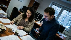 Krátky príbeh: Kolega mi povedal vetu pri stole, na ktorú nezabudnem dodnes