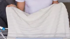 Ako rýchlo vysušiť bielizeň v zime: trik, ktorý ochráni vaše plachty pred vlhkosťou