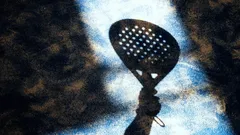 Padel: Čo je to za šport a prečo jeho popularita tak prudko rastie